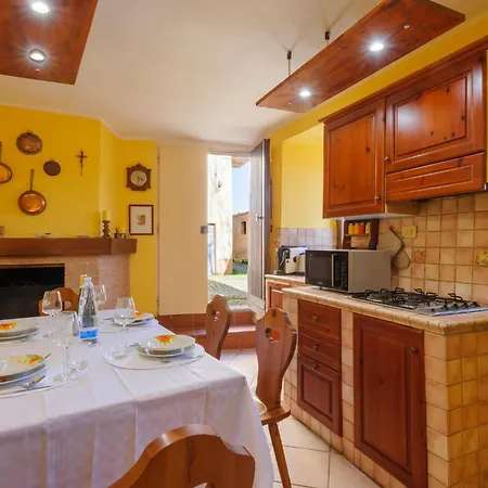 2 Bedroom Lovely In Ferienhaus Frontale (Macerata)
