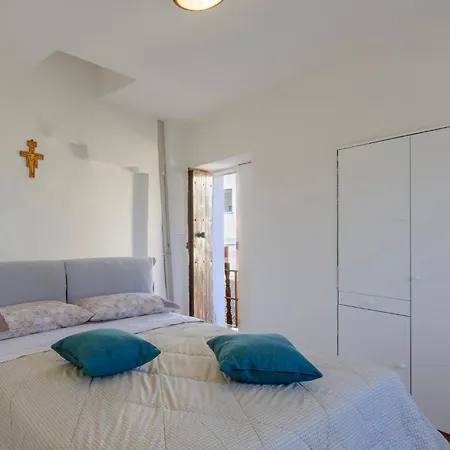 2 Bedroom Lovely In Ferienhaus Frontale (Macerata)