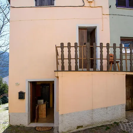 2 Bedroom Lovely In Frontale (Macerata)